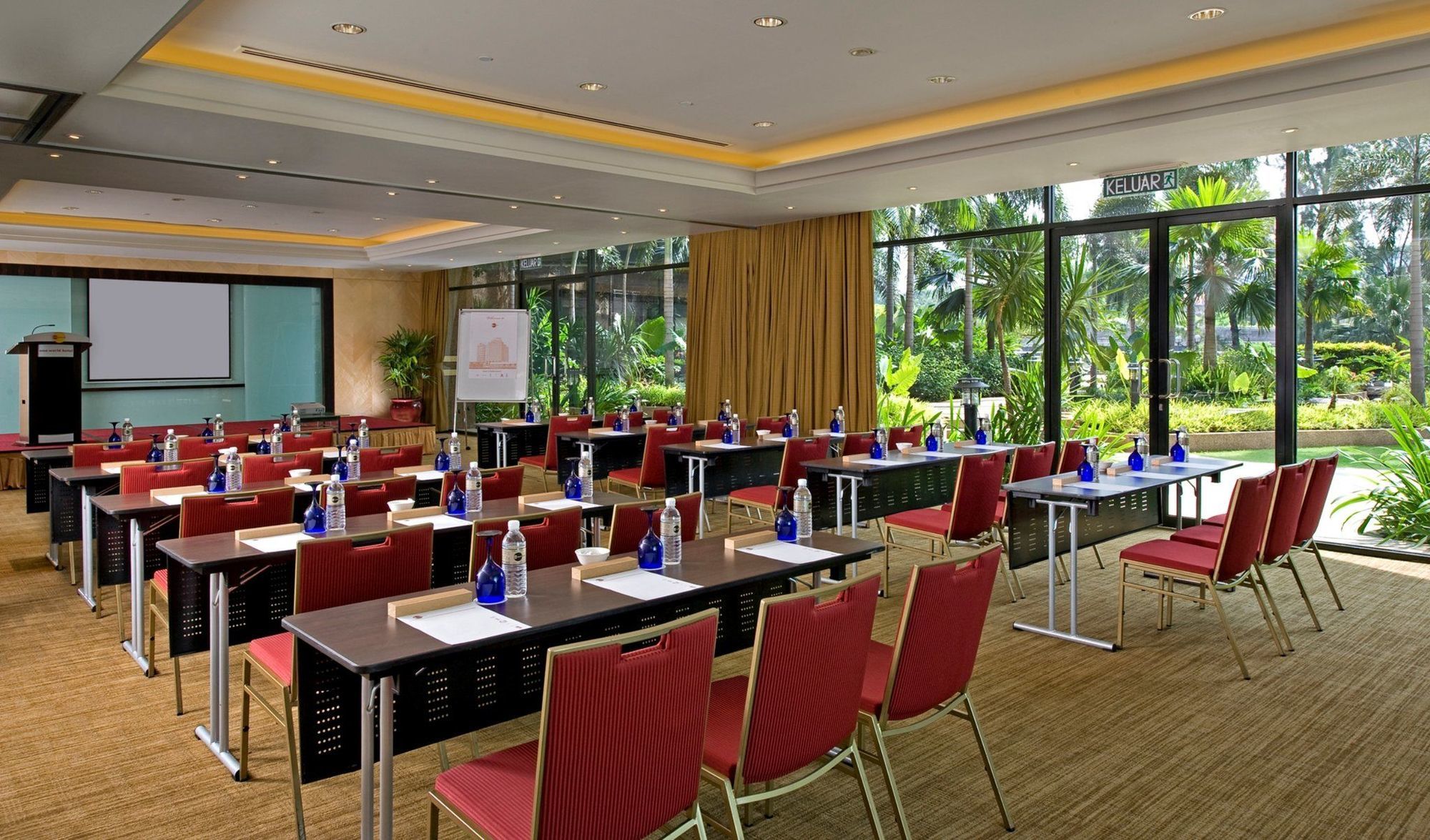 One World Hotel Petaling Jaya Instalações foto Meeting room at the Royal Garden Hotel